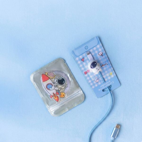 Pop Socket & Cartoon Cable Protector Set